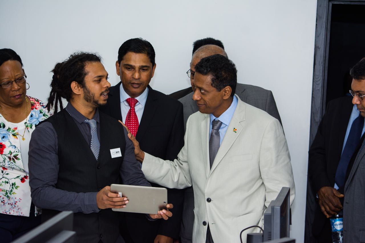 President of the Seychelles Visits Virtual and Augmented Reality Company EON Reality Mauritius