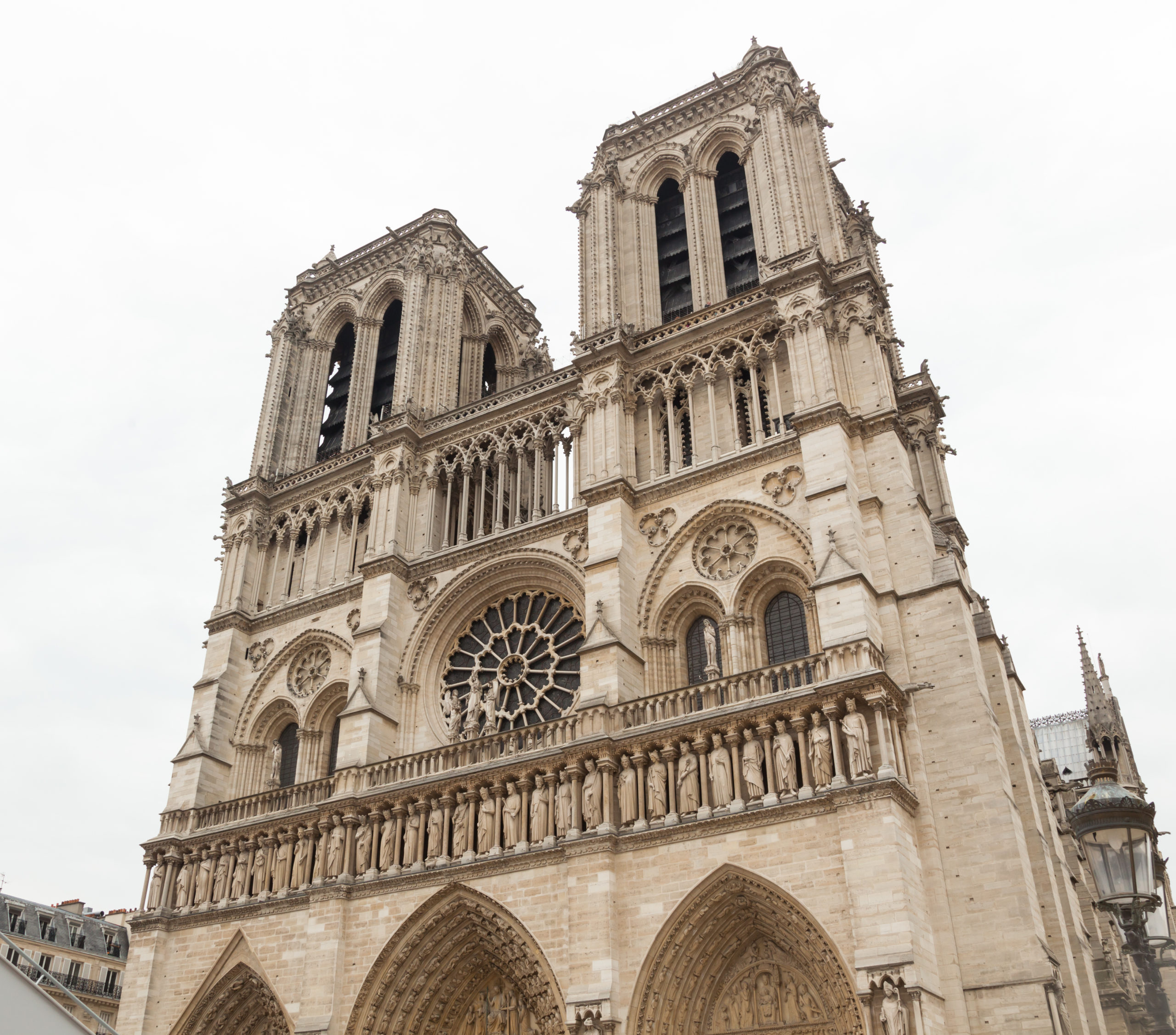 Unravel the History of the Notre Dame Cathedral in AR VR